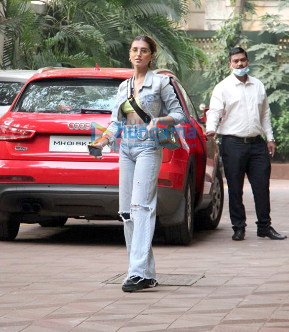 Photos: Tara Sutaria spotted in Khar Photos: Tara Sutaria spotted in Khar