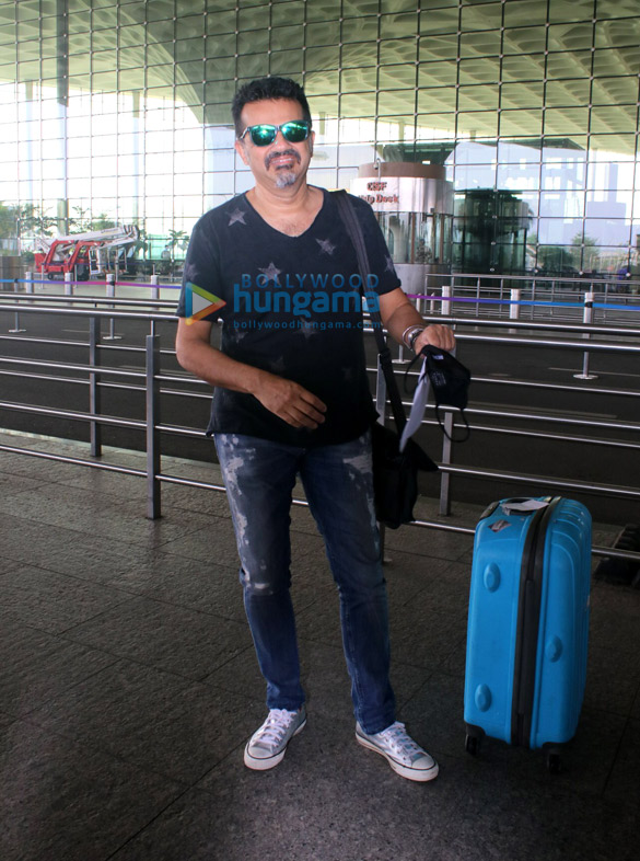 photos urvashi rautela raveena tandon aayush sharma and others snapped at the airport1 2