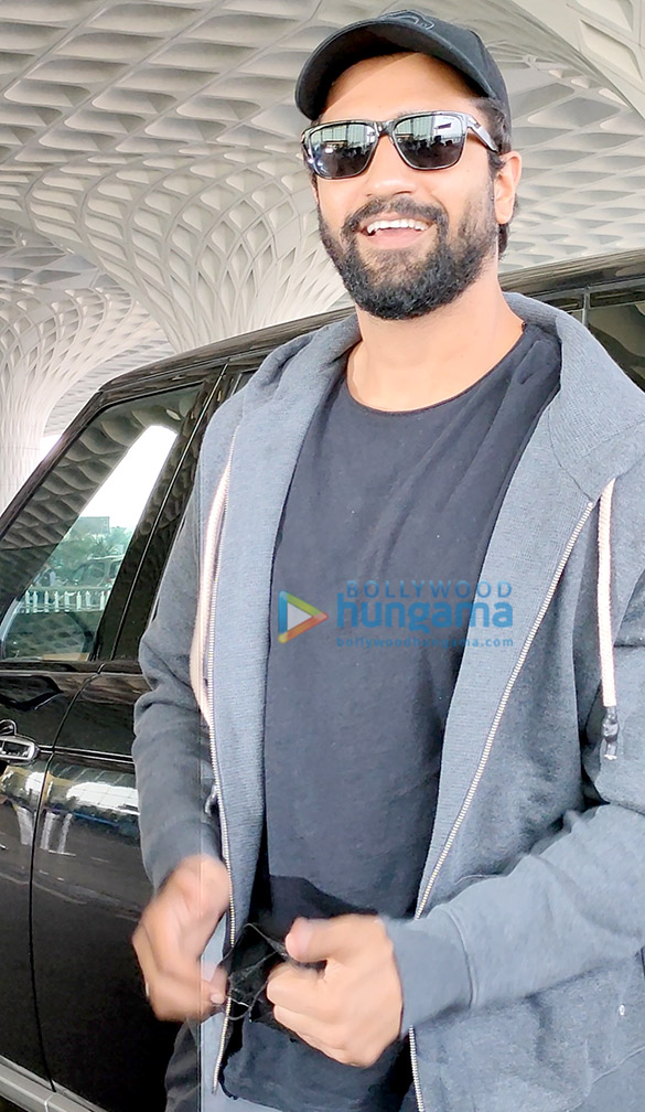 photos vicky kaushal snapped at the airport 2