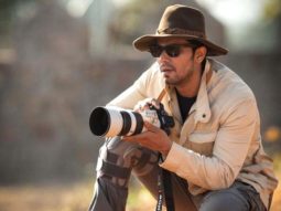 Randeep Hooda captures a Tiger hunting its prey at Satpura Tiger Reserve