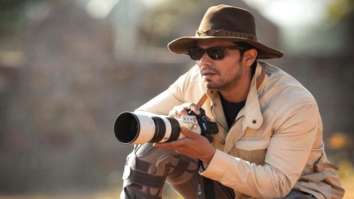 Randeep Hooda captures a Tiger hunting its prey at Satpura Tiger Reserve