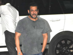 Spotted: Salman Khan with his Da-bangg The Tour Reloaded team at Mumbai Airport