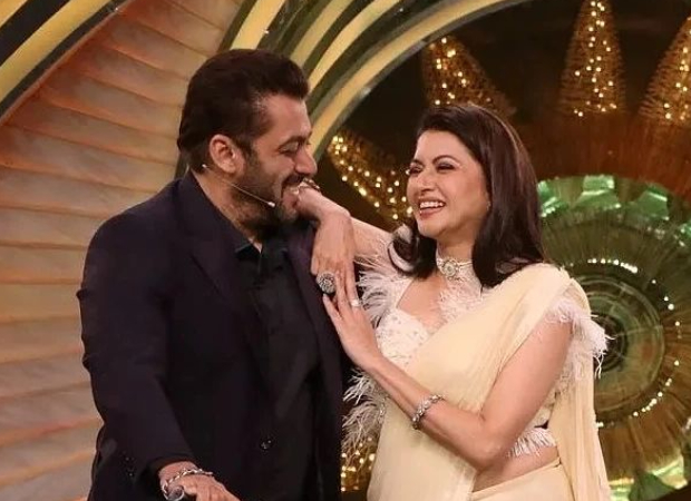 Bhagyashree pokes fun at Salman Khan’s snake bite incident; invites him to eat at a dhaba with ‘snakes’ on the menu Bhagyashree pokes fun at Salman Khan’s snake bite incident; invites him to eat at a dhaba with ‘snakes’ on the menu