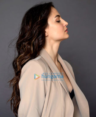 Celeb Photos Of Elli AvrRam
