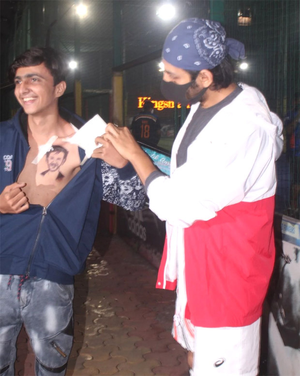 Fan gets Kartik Aaryan’s face tattooed on his chest; actor reacts