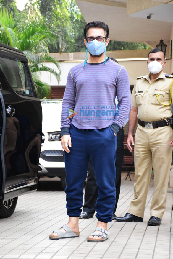 photos aamir khan spotted in bandra 2 4