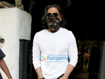 Photos: Ahan Shetty and Suniel Shetty spotted at Hakim Aalim salon in Khar