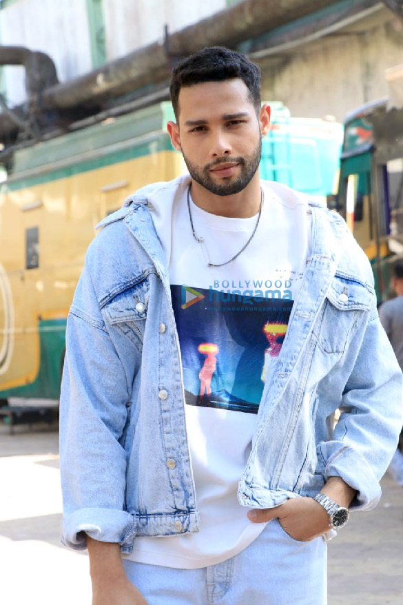 photos ananya panday and siddhant chaturvedi snapped at filmcity 3