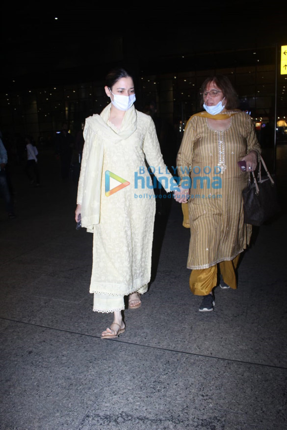photos anil kapoor tamannaah bhatia and aditya roy kapur snapped at the airport 1