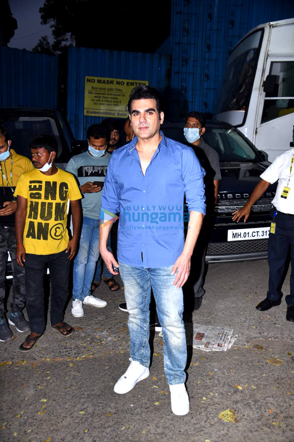 Photos: Arbaaz Khan, Kashmera Shah, Nia Sharma and others snapped on the sets of Bigg Boss at Filmcity Photos: Arbaaz Khan, Kashmera Shah, Nia Sharma and others snapped on the sets of Bigg Boss at Filmcity
