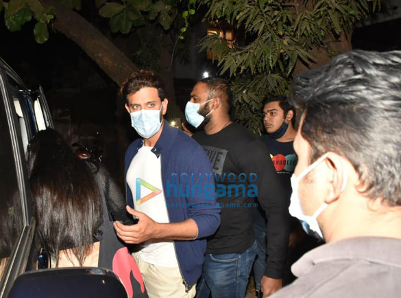 photos hrithik roshan snapped at mizu in khar 5