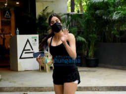 Photos: Janhvi Kapoor, Yami Gautam Dhar and Varun Dhawan snapped in Bandra