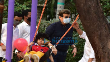 Photos: Jeetendra spotted playing with his grandson in Juhu