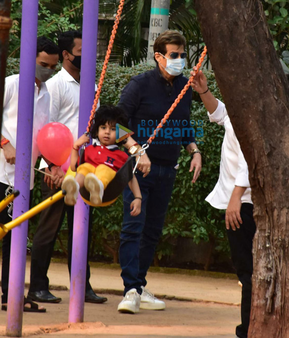 photos jeetendra spotted playing with his grandson in juhu 1