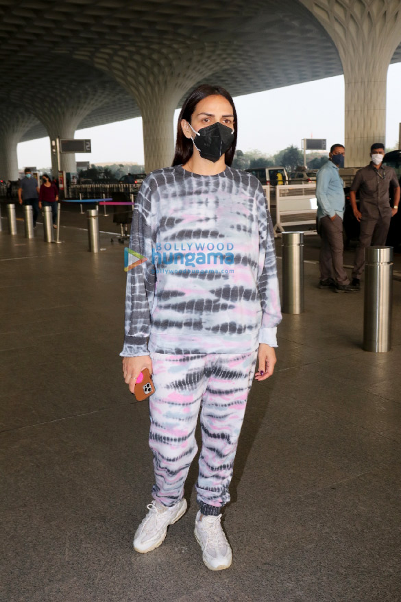 photos kangana ranaut and esha deol snapped at the airport 2