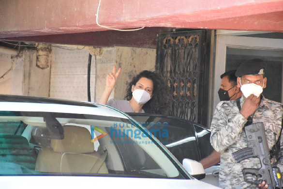Photos: Kangana Ranaut and Rakul Preet Singh spotted in Bandra Photos: Kangana Ranaut and Rakul Preet Singh spotted in Bandra