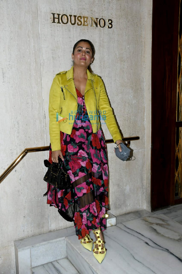 photos kareena kapoor khan malaika arora and amrita arora snapped at manish malhotras house in bandra 6