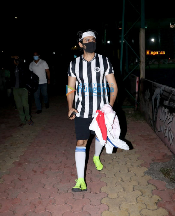 photos kartik aaryan snapped at football ground in juhu 6