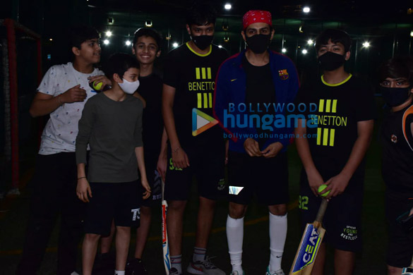 photos kartik aaryan snapped in juhu 1 15