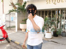 Photos: Kartik Aaryan spotted in Bandra