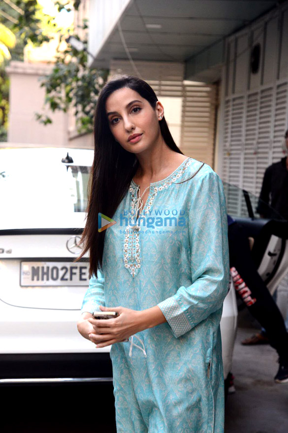 photos nora fatehi snapped in bandra 6 3