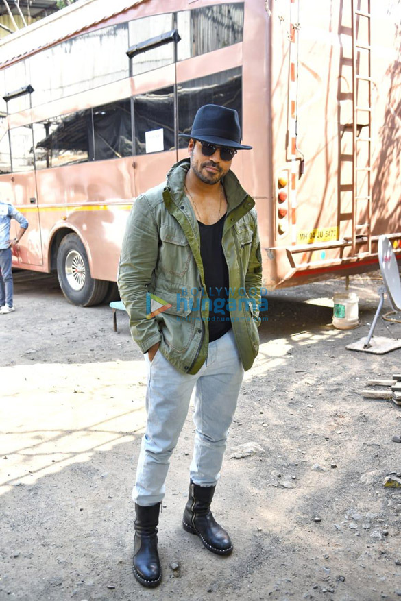 photos rakhi sawant donal bisht gauahar khan and others snapped on the sets of bigg boss 15 6