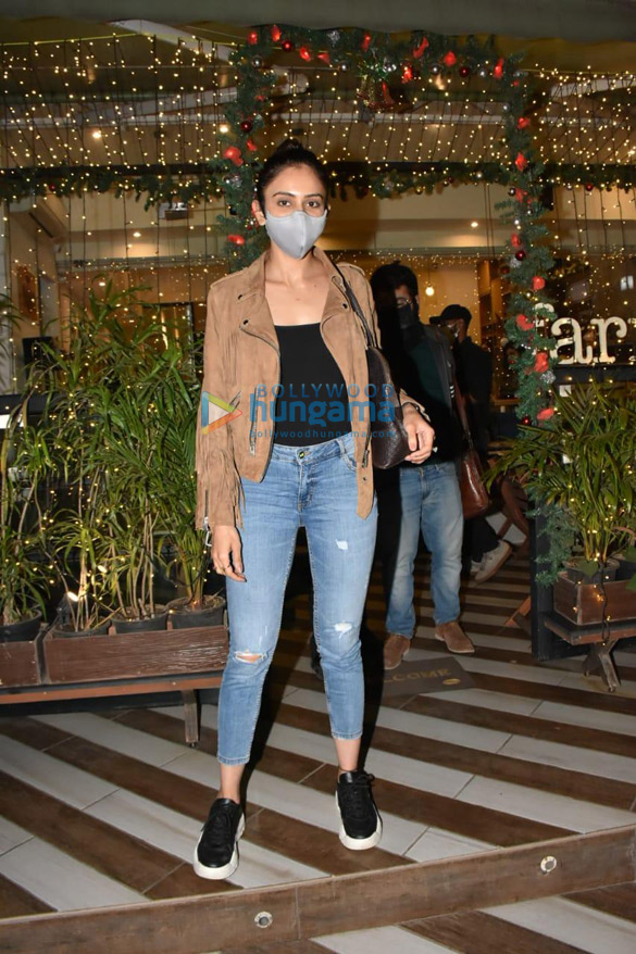 Photos: Rakul Preet Singh and Jackky Bhagnani snapped at the Farmers’ Cafe in Khar
