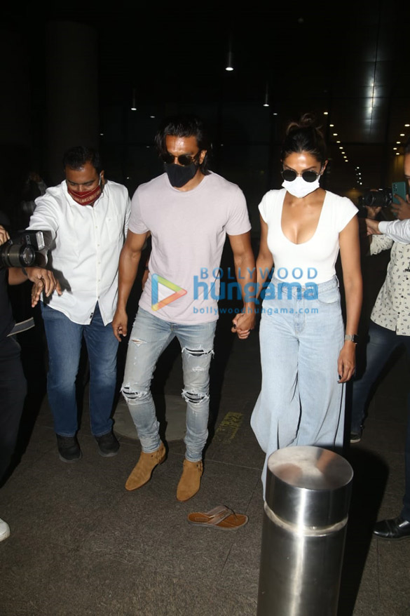 photos ranveer singh and deepika padukone snapped at the airport 4 5