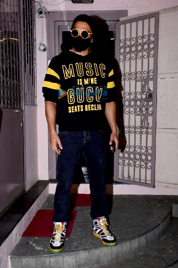 photos ranveer singh spotted at a dubbing studio in bandra 3 4