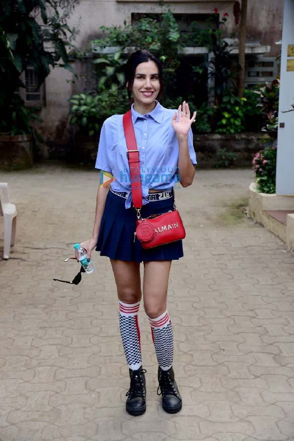 photos sonnalli seygall snapped in khar 2
