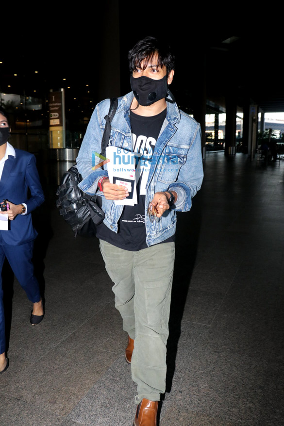 photos tamannaah bhatia raashi khanna and others snapped at the airport 3