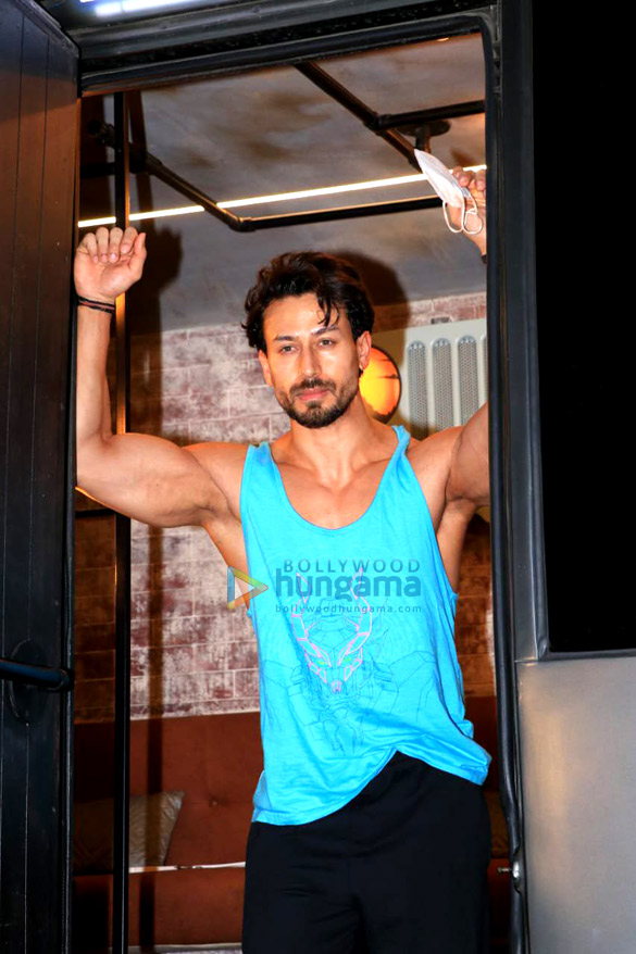 photos tiger shroff and tara sutaria snapped after shoot in mumbai 1