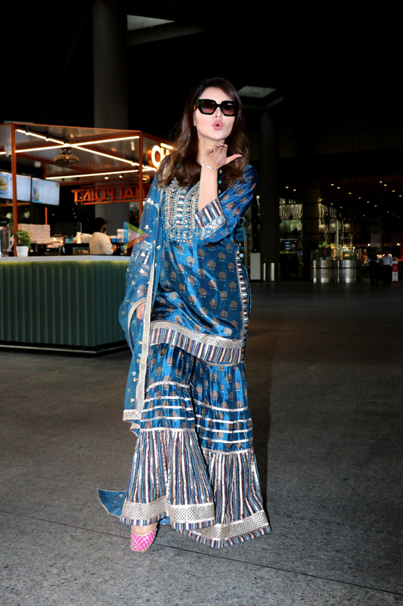 photos urvashi rautela and laxmi rai snapped at the airport 3