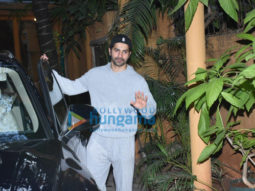 Photos: Varun Dhawan snapped at a dance class in Juhu