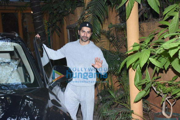 photos varun dhawan snapped at a dance class in juhu 4