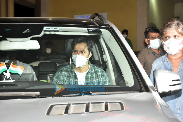 photos varun dhawan spotted at lilavati hospital 0258 1