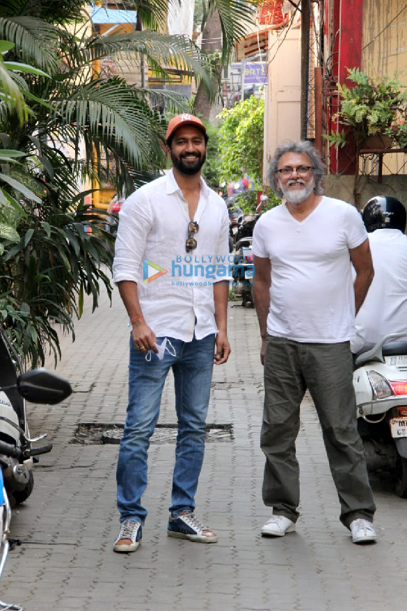 photos vicky kaushal spotted at rakeysh om prakash mehras office in bandra 3