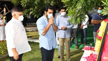 Republic Day 2022: Ram Charan hoists the national flag at the Chiranjeevi Trust Office, see photos Republic Day 2022: Ram Charan hoists the national flag at the Chiranjeevi Trust Office, see photos
