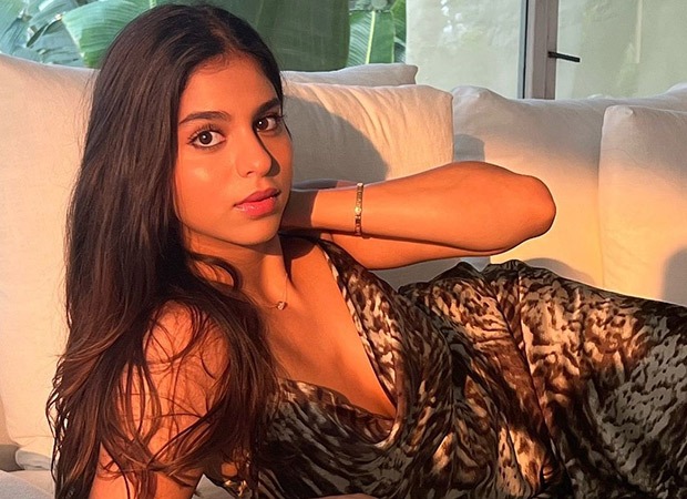 Suhana Khan strikes a glamourous pose; Shanaya Kapoor and Ananya Panday are in awe