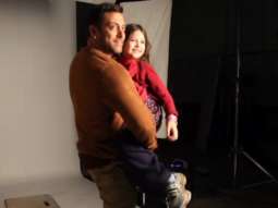 The Bajrangi Bhaijaan Diaries | Making of Poster Shoot | Salman Khan, Harshaali Malhotra