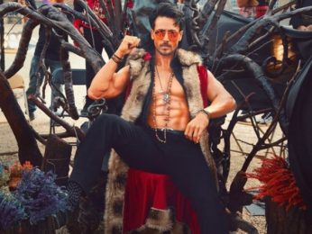 Tiger Shroff shows off his ripped abs as he begins shooting for the most challenging sequences of Heropanti 2 Tiger Shroff shows off his ripped abs as he begins shooting for the most challenging sequences of Heropanti 2