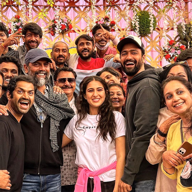 Vicky Kaushal and Sara Ali Khan wrap up Laxman Utekar directorial in Indore, see photos Vicky Kaushal and Sara Ali Khan wrap up Laxman Utekar directorial in Indore, see photos
