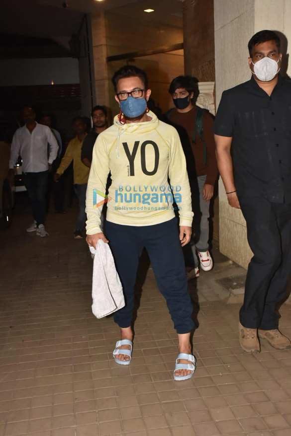 photos aamir khan snapped at a dubbing studio in bandra 014