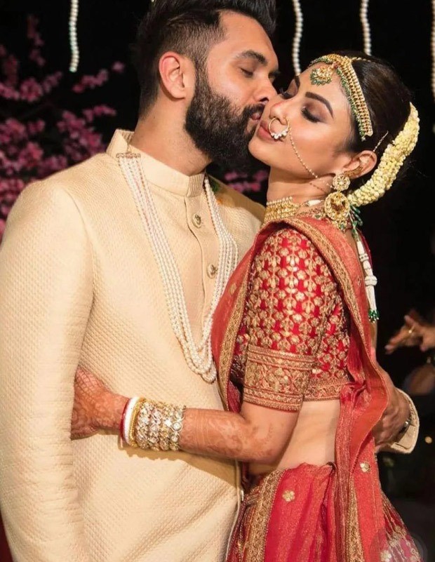 Mouni Roy-Suraj Nambiar Wedding: Bride and groom look etheral during Bengali ceremony, first photos out