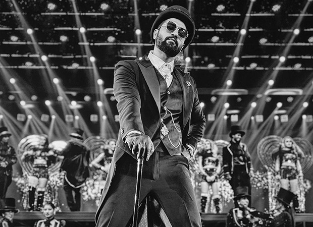 Vicky Kaushal turns showman; fans say "My name is Anthony Gonsalves"