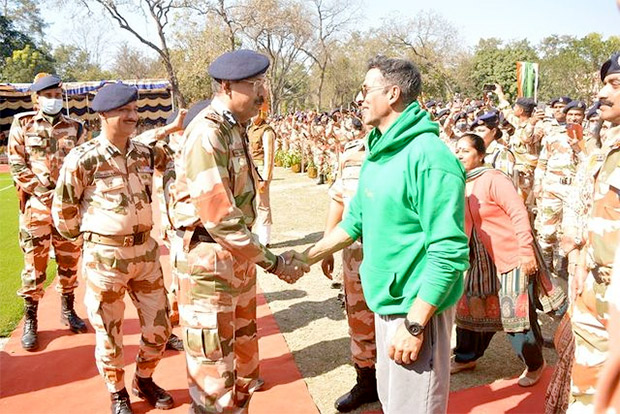 Akshay Kumar spends time with ITBP Jawans; plays volleyball match