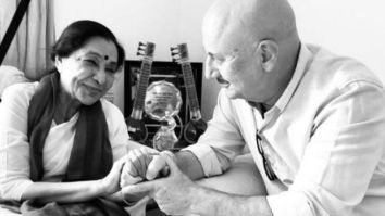 Anupam Kher consoles Asha Bhosle after sister Lata Mangeshkar’s death