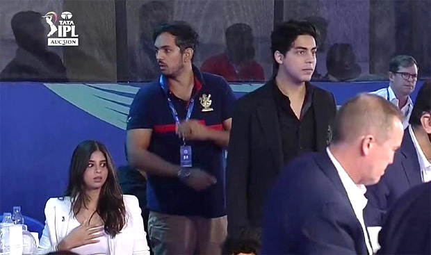 Aryan Khan and Suhana Khan look concerned after IPL 2022 auctioneer Hugh Edmeades collapses in shocking video Aryan Khan and Suhana Khan look concerned after IPL 2022 auctioneer Hugh Edmeades collapses in shocking video