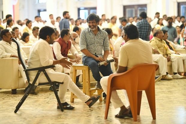 'Back in Action': Chiranjeevi recovers from COVID-19, shares photos from sets of Godfather