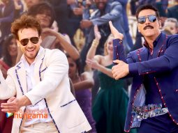 Movie Wallpapers Of Bade Miyan Chote Miyan